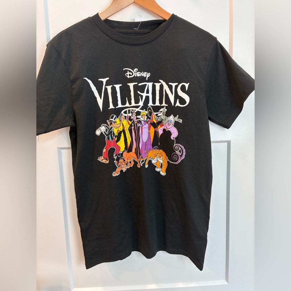 Disney Villains Black T-Shirt women small